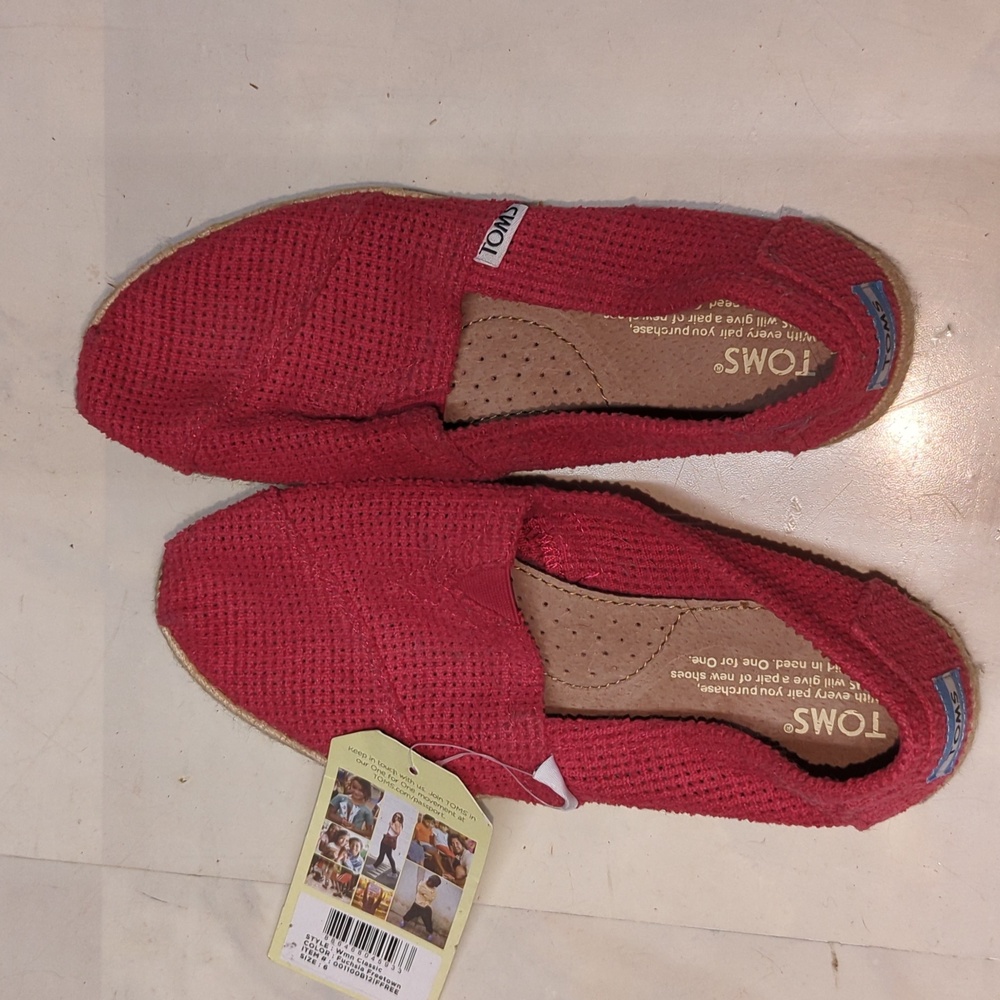 Toms Woman's classic size 6